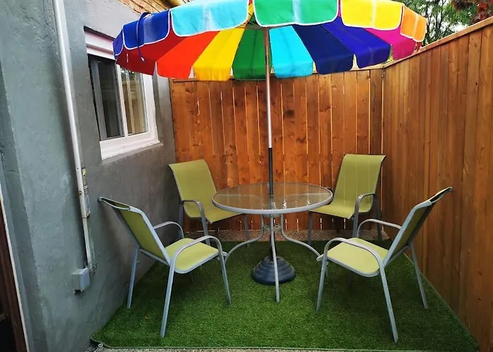 Patio Prive, Hebergement Equipe Et Spacieux. Hamilton